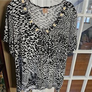 Beautiful woman's short sleeve blouse size 2X